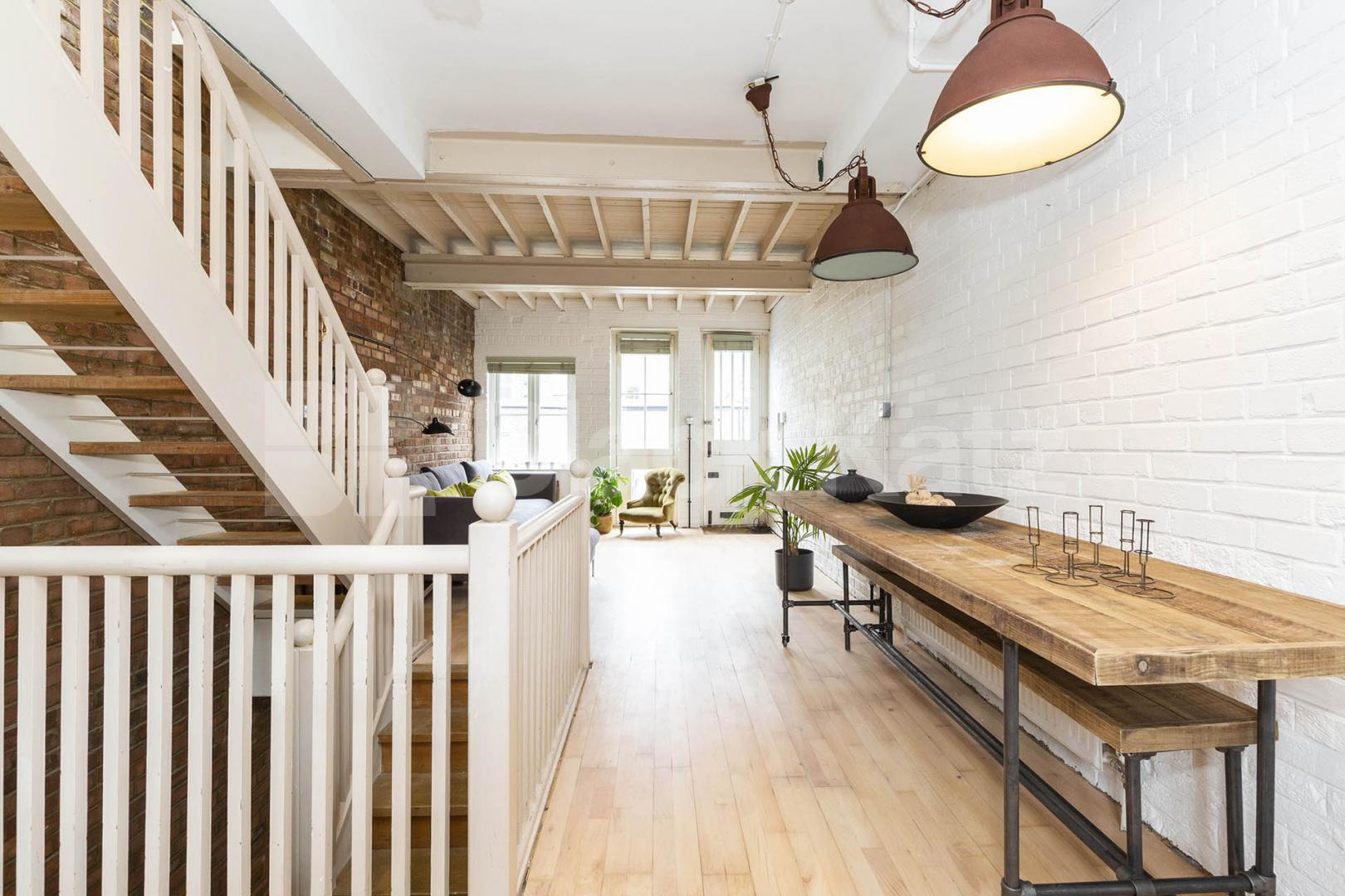 Stunning mid-Terrace house tucked away on a quiet mews Street Marlborough Yard, Archway